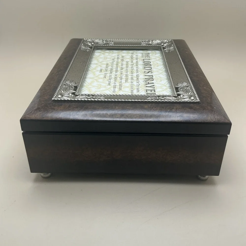 Sankyo‎ Cottage Garden, Lord's Prayer, Musical Jewelry Box.
